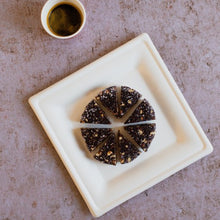 Cargar imagen en el visor de la galería, Plato Cuadrado Caña de Azúcar 26x26cm (250 unid/caja)- (exclusivo online)